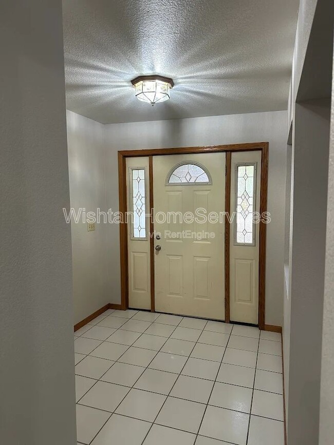 Building Photo - 948 Oakview Dr