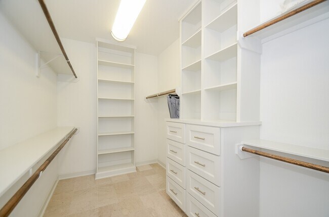 Building Photo - 2211 Hutchins St