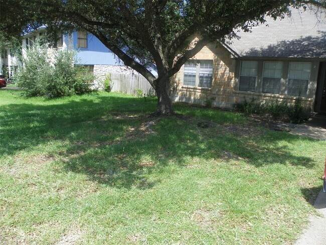 Building Photo - 6918 Dallas Dr