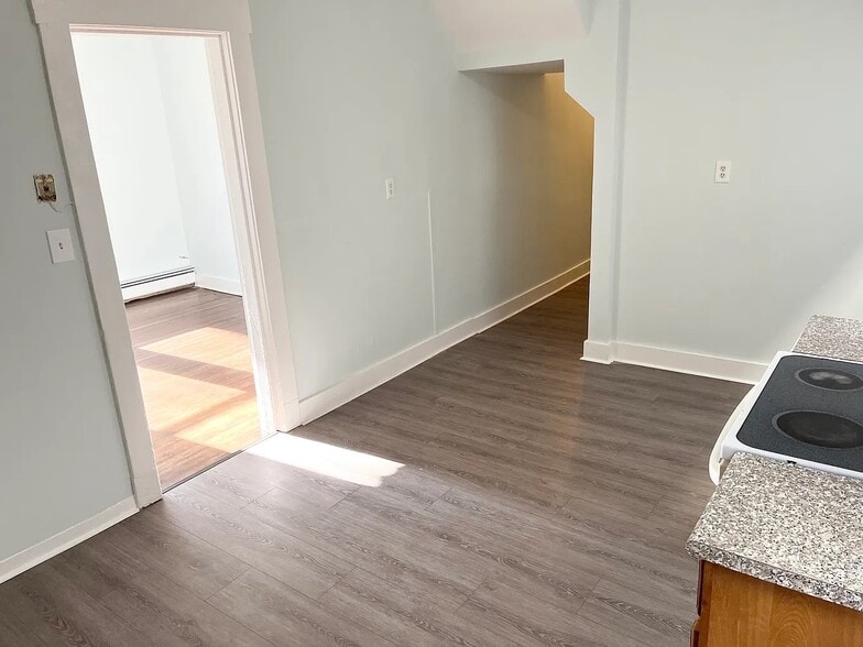 Building Photo - 39 Shepard St