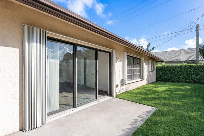 Building Photo - 500 NE 48th St