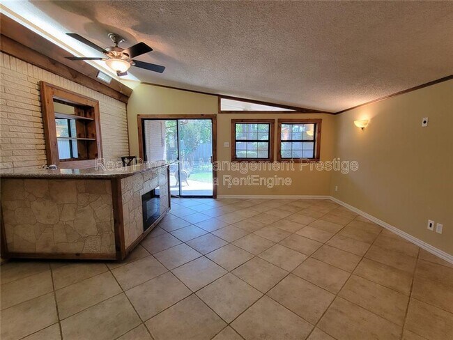 Building Photo - 2419 Stonecrest Dr