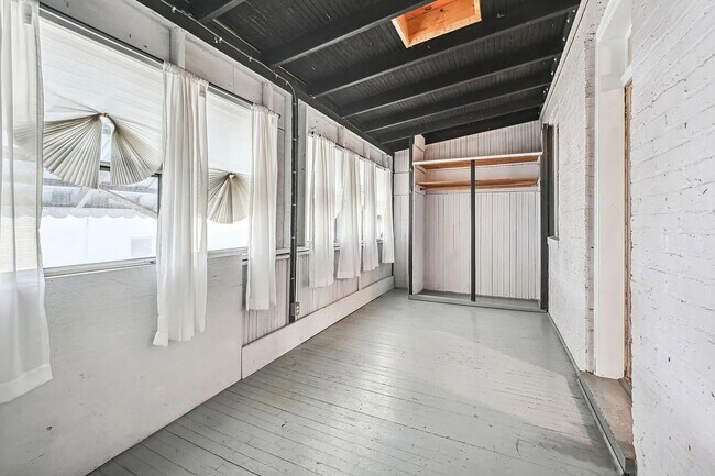 Building Photo - 310 Taylor St NW