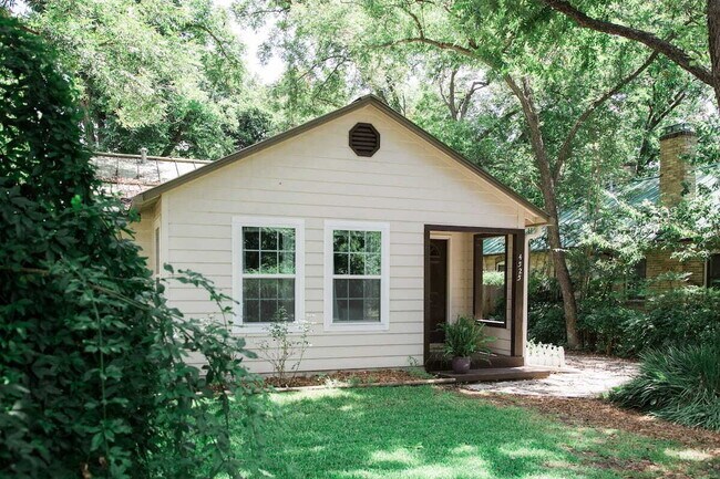 Building Photo - Hyde Park Bungalow