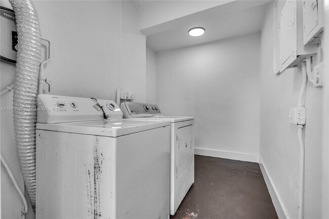Building Photo - 741 NW 175th Dr