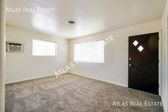Building Photo - Cozy 1 Bedroom, 1 Bathroom | New Paint | O...