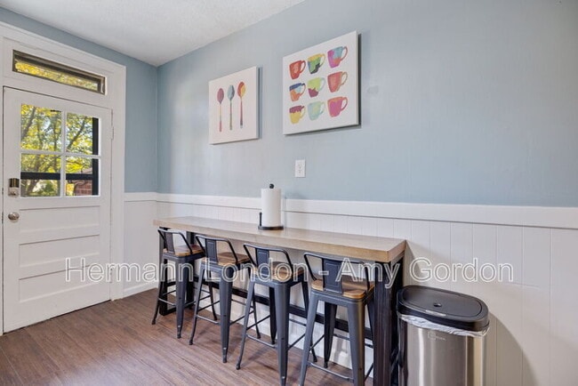 Building Photo - 6024 Dewey Ave