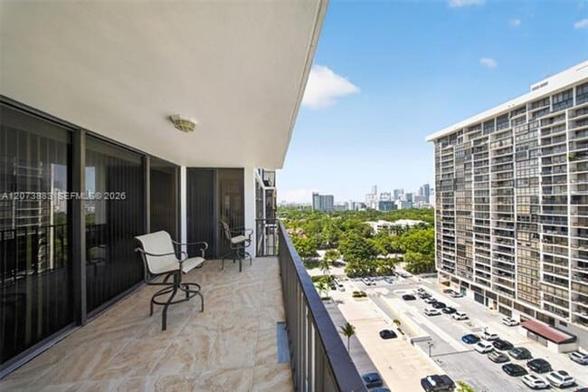 Building Photo - 1915 Brickell Ave