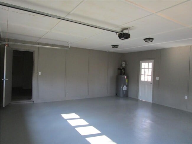 Building Photo - 3730 Newport Dr