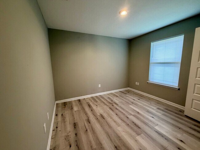 Building Photo - 2419 Cocoa Ave