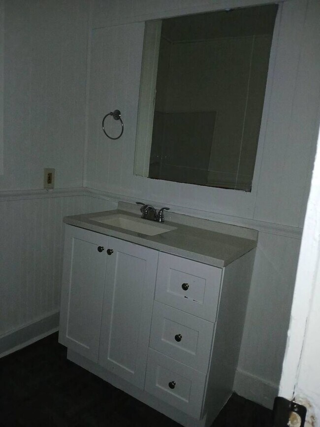 Building Photo - Spacious & Affordable Home In Lima!