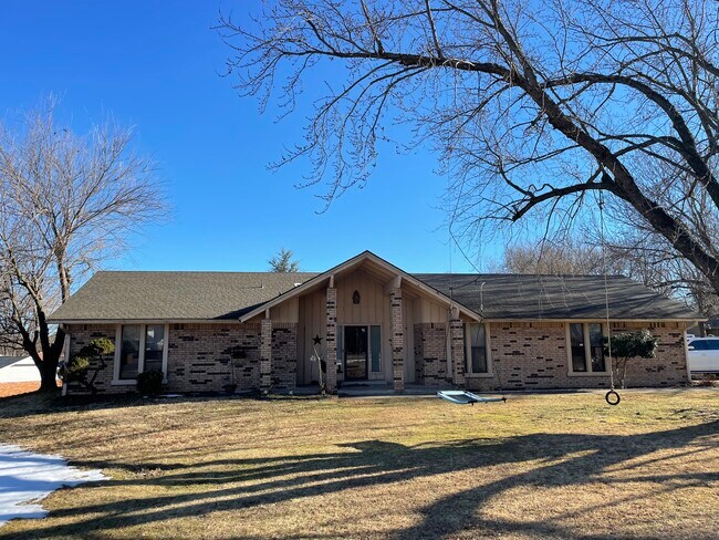 Building Photo - 7119 Summit Dr