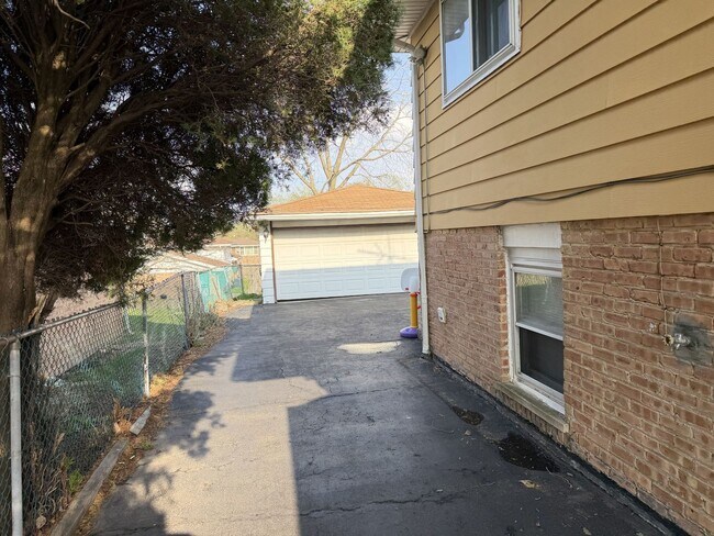 Building Photo - 18019 Ravisloe Terrace