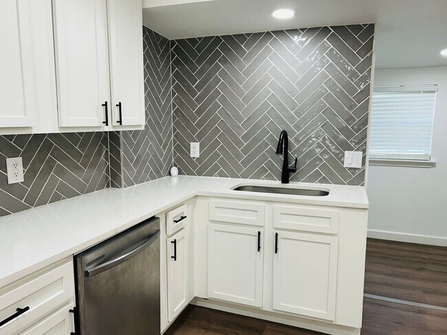 Building Photo - 601 Foster Pl