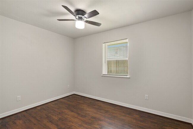 Building Photo - 1622 Hollow Hook Rd
