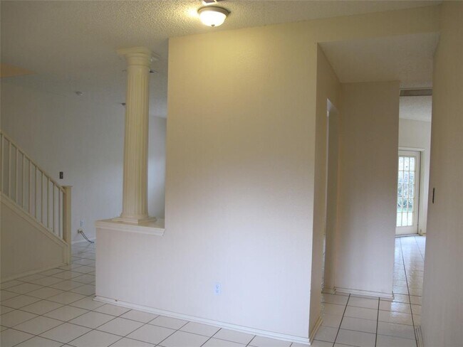 Building Photo - 2011 Jasper Ln