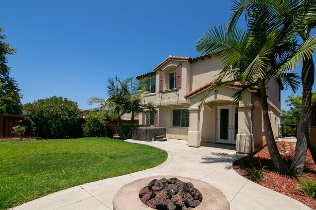 Building Photo - Beautiful home across from trail