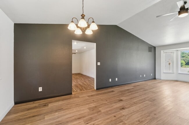 Building Photo - 5591 N Marlboro Ave