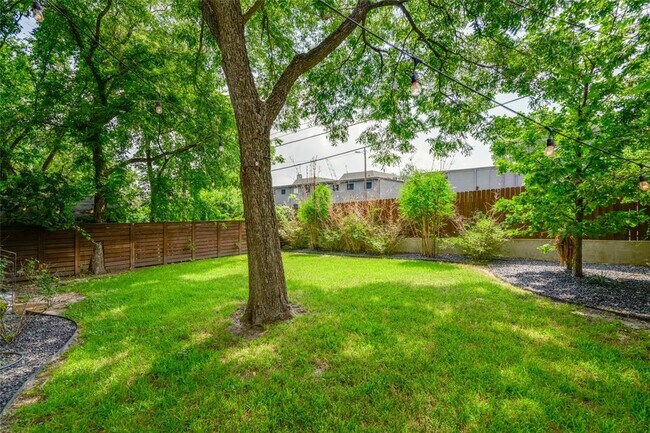 Building Photo - 2113 Glendale Pl