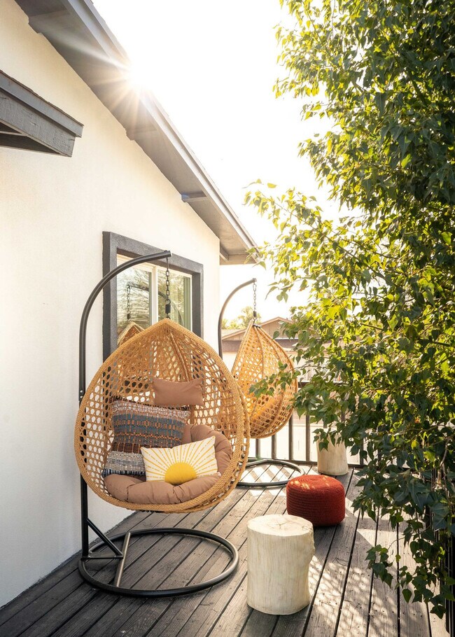 Building Photo - 4530 W Paradise Dr