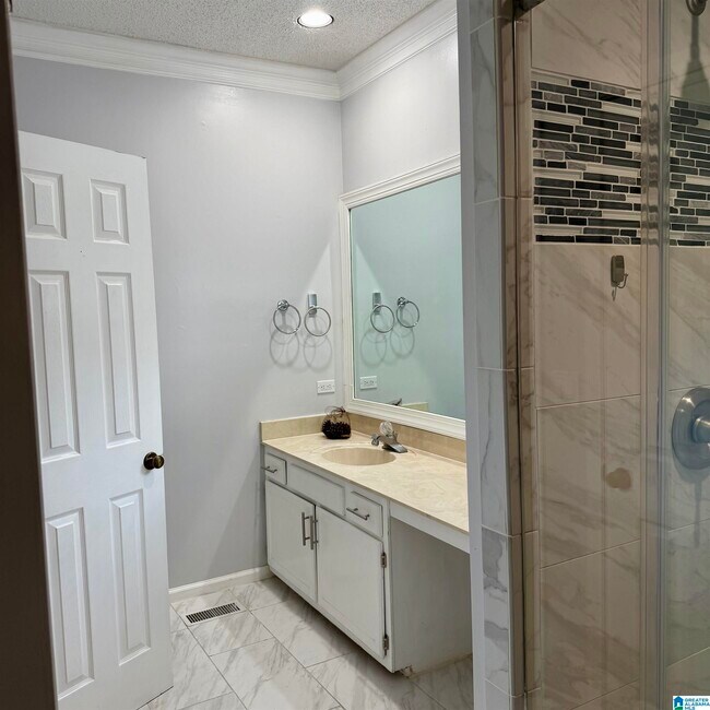 Building Photo - 1932 Waterford Pl