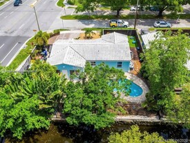 Building Photo - 320 SW 11th Ct