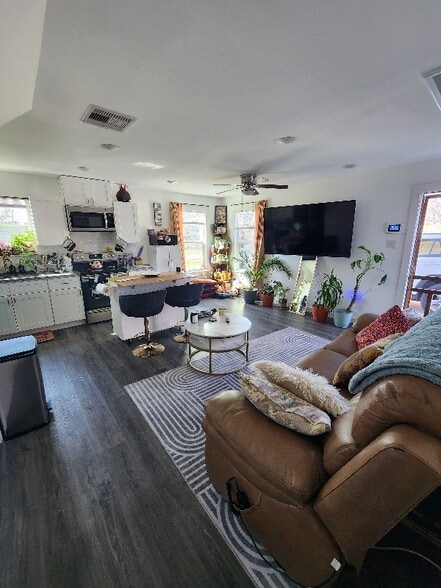 Building Photo - 5212 Ina St