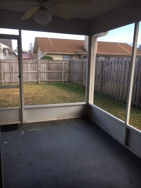 Building Photo - Spacious Home Convenient to Tyndall AFB, Shopping & More!