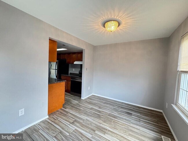 Building Photo - 6674 Ducketts Ln