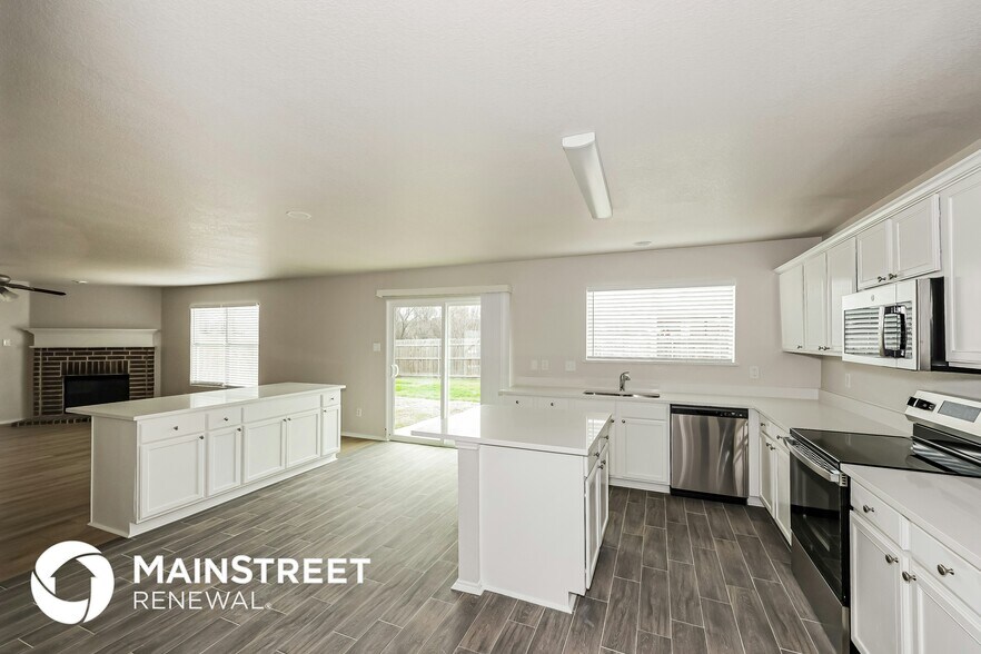 Building Photo - 7004 Sylvan Meadows Dr