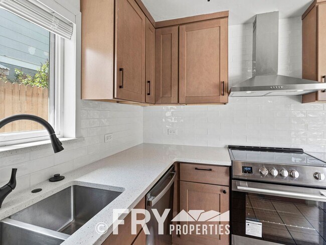 Building Photo - Updated Home near Downtown Denver