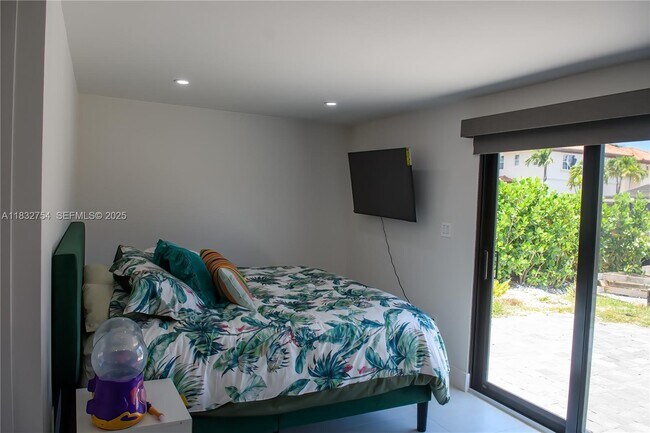 Building Photo - 1240 NE 27th Terrace