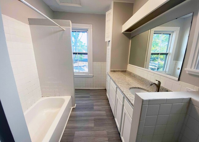 Building Photo - 114 W Nixon St