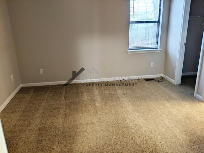 Building Photo - 608 Kendall Dr