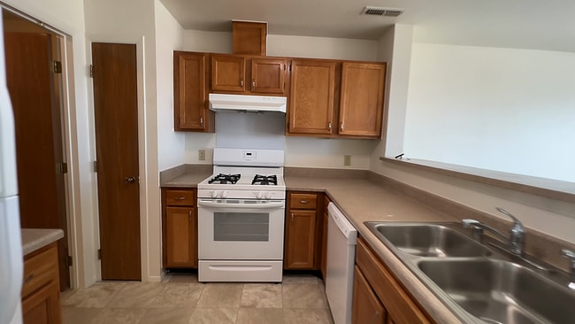 Building Photo - 1142 Dakota Dr