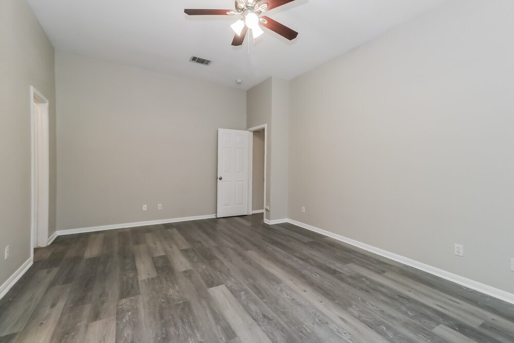 Building Photo - 200 Woodstone Dr