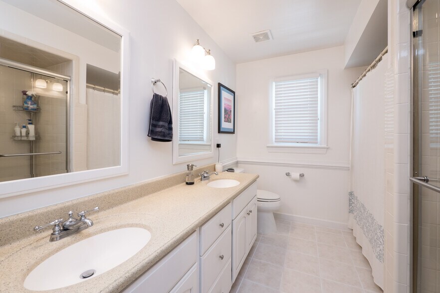 Building Photo - 338 W Olney Rd