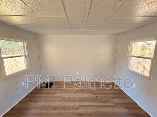 Building Photo - 3911 Persimmon St