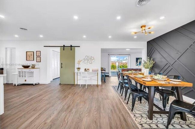 Building Photo - 9134 Reed Dr