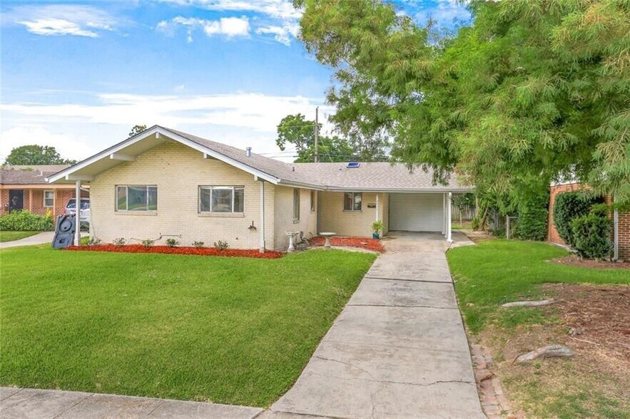 3 BD 2 BTH Single Family Home - 2411 Somerset Dr