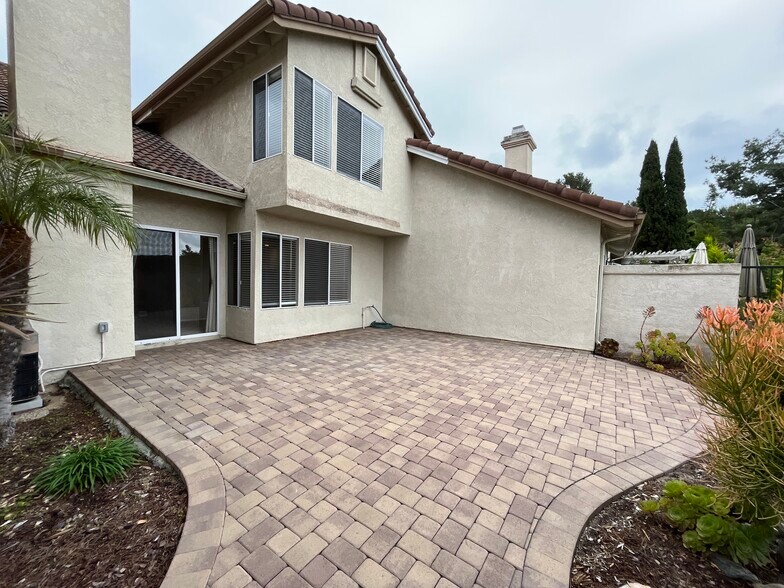 Building Photo - 27377 Paseo Laguna