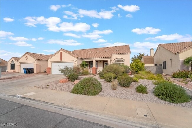 Building Photo - 812 Seco Verde Ave