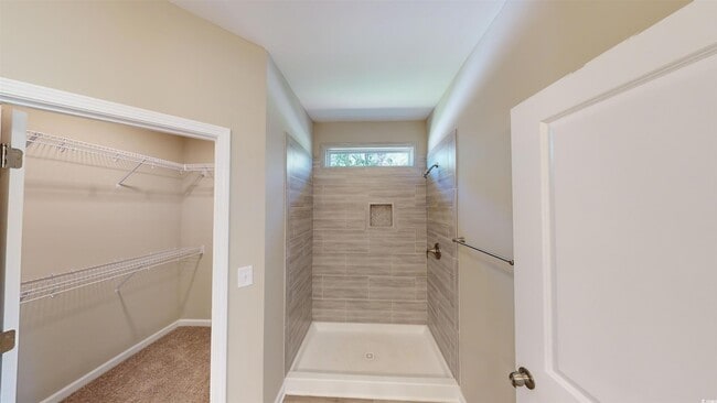 Building Photo - 14 Racquet Club Dr