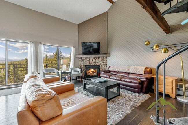 Building Photo - Buffalo Ridge - Spacious unit with Wifi, Covered Parking & Clubhouse