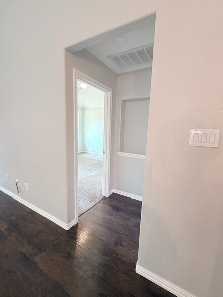 Building Photo - 2345 Aurora Dr