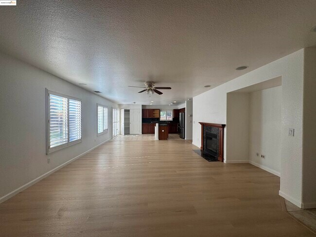 Building Photo - 4558 Mirror Ct