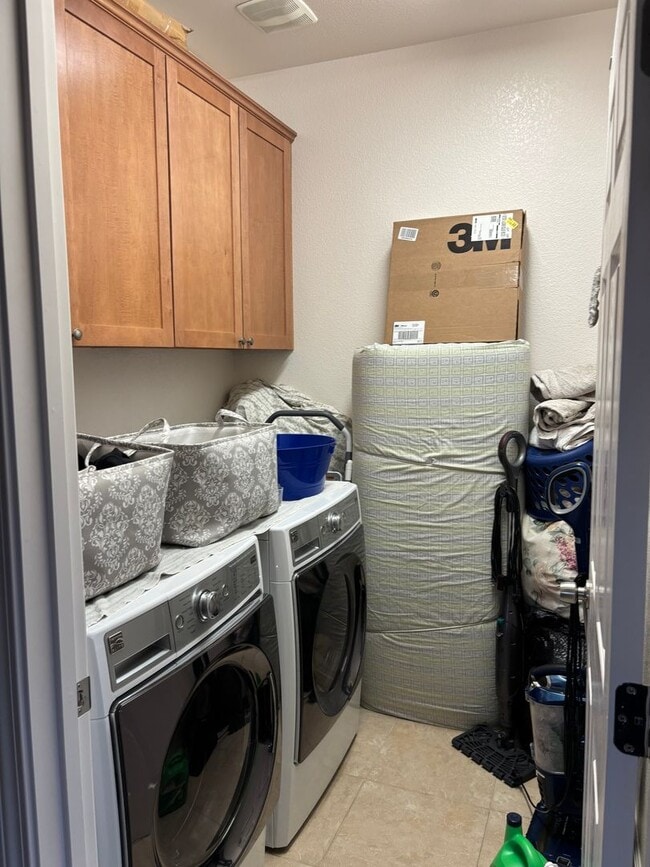 Building Photo - Pittsburg 4 bd, 2.5 ba charming home in excellent location!