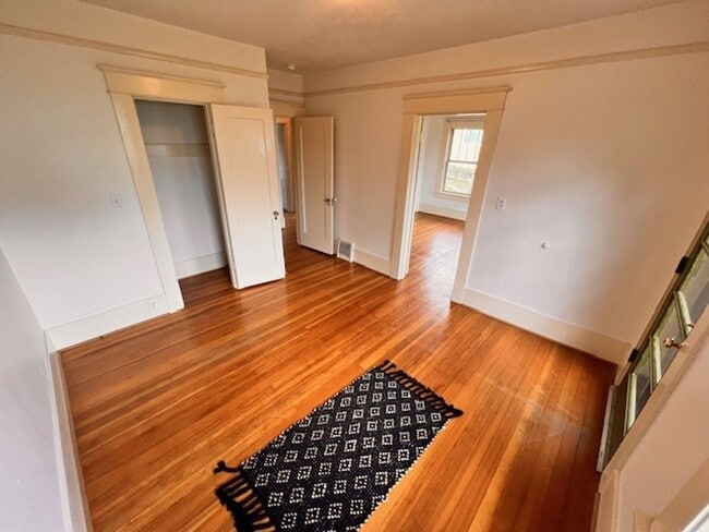 Building Photo - 1416