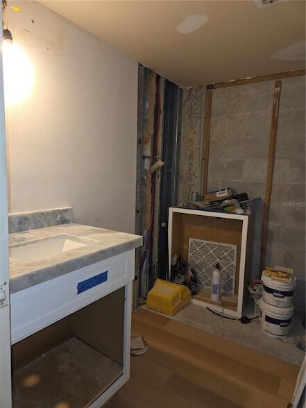 Building Photo - 103 1st St E