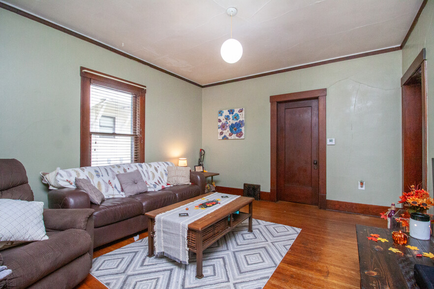 living room - 117 W 16th St